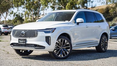 New 2025 Volvo XC90 T8 Plus w/ Protection Package Premier