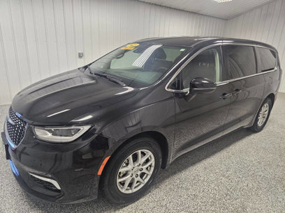 Used 2023 Chrysler Pacifica Touring-L