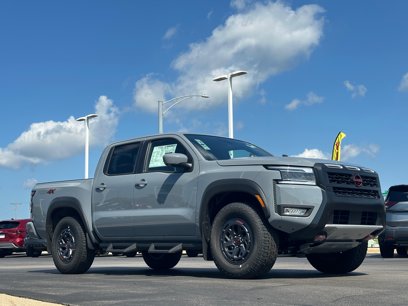 New 2025 Nissan Frontier PRO-4X w/ Pro Convenience Package