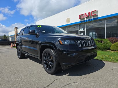Used 2017 Jeep Grand Cherokee Altitude