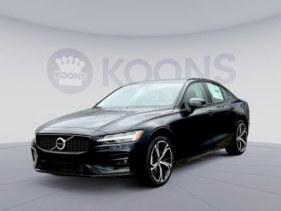 New 2024 Volvo S60 B5 Plus w/ Climate Package