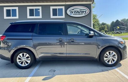 Used 2017 Kia Sedona LX w/ LX Essentials Premium Package