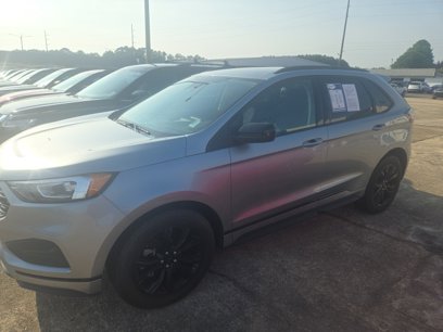 Used 2024 Ford Edge SE w/ Black Appearance Package
