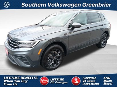 New 2024 Volkswagen Tiguan SE w/ Panoramic Sunroof Package