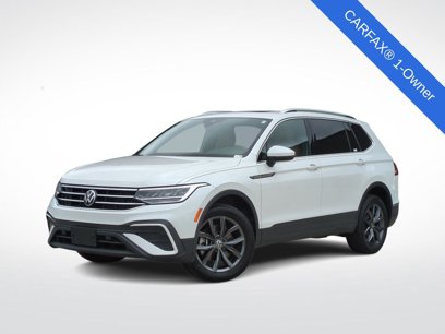 Used 2023 Volkswagen Tiguan SE w/ Panoramic Sunroof Package
