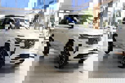 New 2025 Volvo XC90 B6 Plus w/ Protection Package Premier