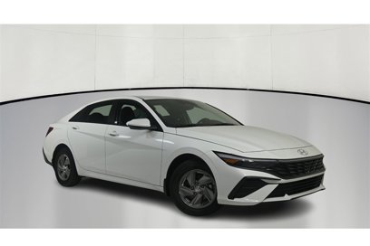 New 2025 Hyundai Elantra SE