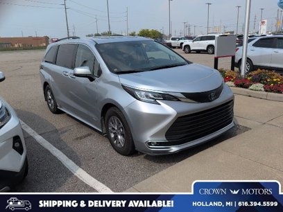 Used 2021 Toyota Sienna XLE