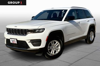 New 2025 Jeep Grand Cherokee Laredo w/ MOPAR Finishing Package
