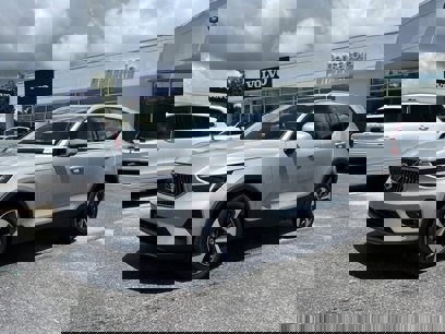 New 2025 Volvo XC40 B5 Plus