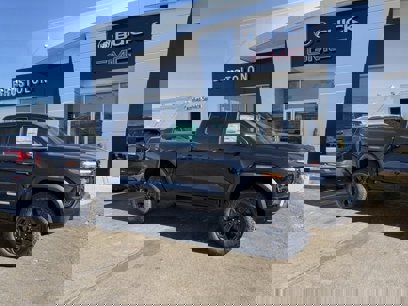 New 2024 GMC Canyon Elevation w/ Elevation Premium Package