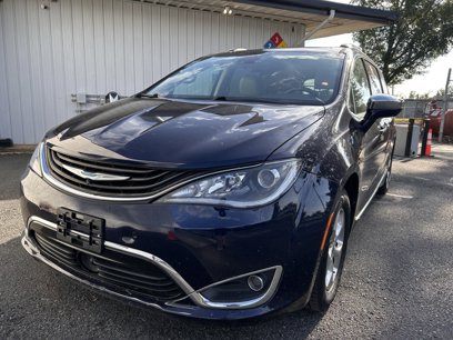 Used 2018 Chrysler Pacifica Limited w/ Advanced Safetytec Group