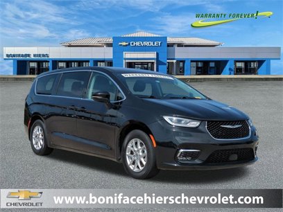 Used 2023 Chrysler Pacifica Touring-L