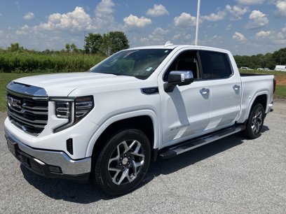 New 2025 GMC Sierra 1500 SLT w/ SLT Premium Package