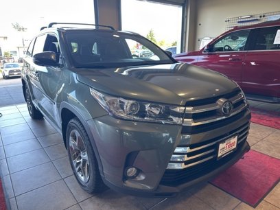 Used 2017 Toyota Highlander Limited Platinum