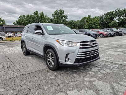 Used 2019 Toyota Highlander SE