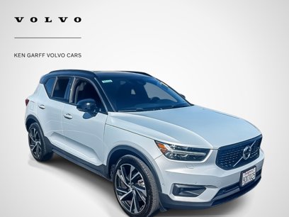 Used 2022 Volvo XC40 T5 R-Design w/ Advanced Package