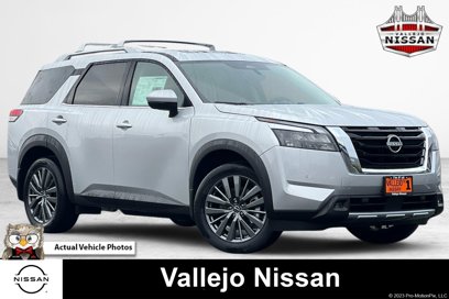 New 2025 Nissan Pathfinder SL w/ SL Premium Package
