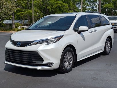 Used 2022 Toyota Sienna XLE