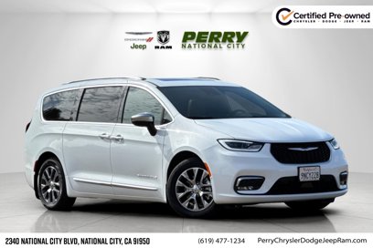 Used 2023 Chrysler Pacifica Pinnacle