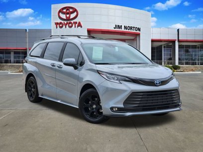 Used 2025 Toyota Sienna XLE Woodland Edition