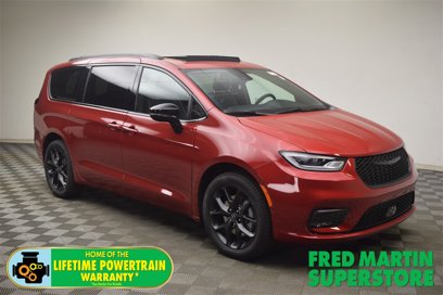 New 2025 Chrysler Pacifica Limited w/ Trailer Tow Group