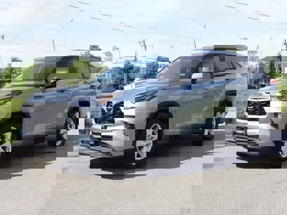 Used 2023 Toyota Highlander LE