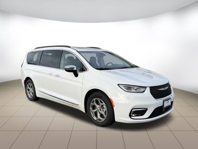 Used 2023 Chrysler Pacifica Limited