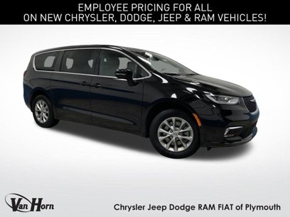 New 2025 Chrysler Pacifica Select