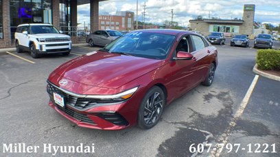 New 2024 Hyundai Elantra SEL w/ Convenience Package