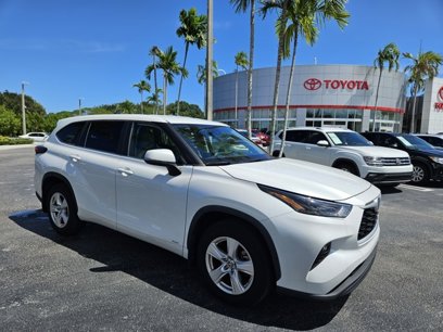 Used 2023 Toyota Highlander LE