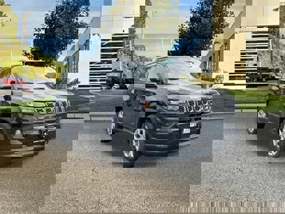 New 2024 Jeep Compass Latitude w/ Convenience Group