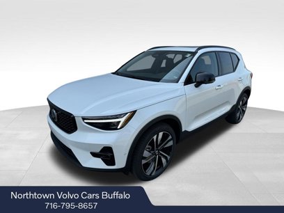New 2025 Volvo XC40 B5 Plus w/ Protection Package Premier