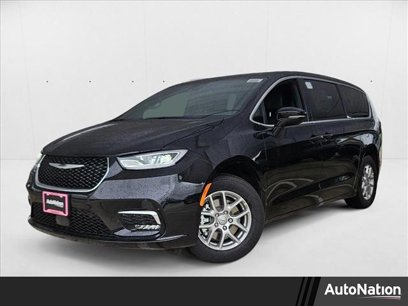 New 2025 Chrysler Pacifica Select w/ Uconnect Theater Family Group