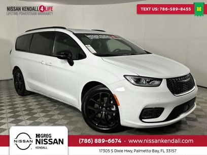 Used 2025 Chrysler Pacifica Limited