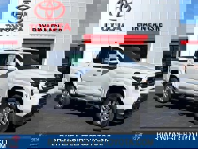 New 2025 Toyota Tacoma SR5
