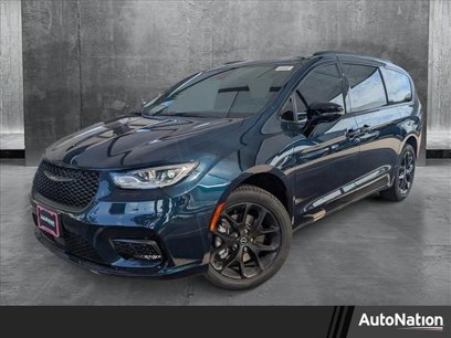 New 2025 Chrysler Pacifica Limited