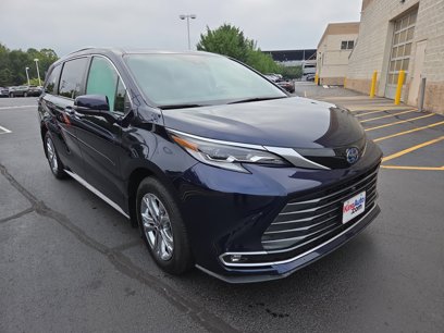 Used 2022 Toyota Sienna Platinum