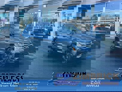 New 2024 Volkswagen Tiguan SE R-Line