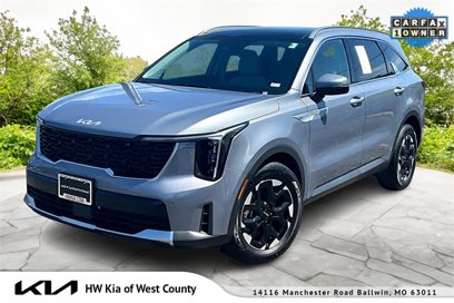 Certified 2025 Kia Sorento S w/ Panoramic Sunroof Package