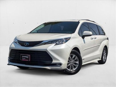 Used 2021 Toyota Sienna XLE