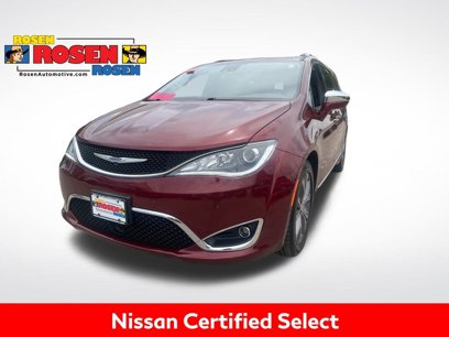 Used 2018 Chrysler Pacifica Limited w/ Tire & Wheel Group