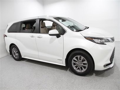 Certified 2021 Toyota Sienna XLE