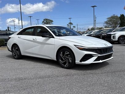 New 2025 Hyundai Elantra SEL