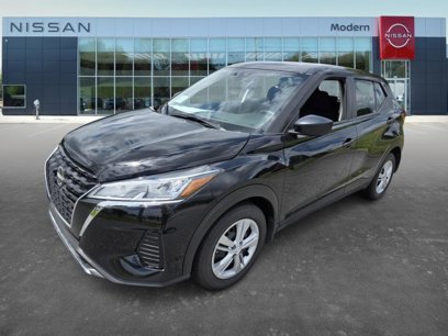 New 2025 Nissan Kicks Play S