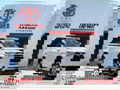 Used 2015 Toyota Highlander LE