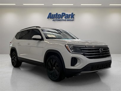 Used 2024 Volkswagen Atlas SE w/ Black Wheel Package