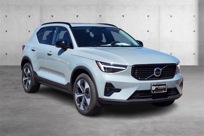 New 2025 Volvo XC40 B5 Plus w/ Protection Package Premier