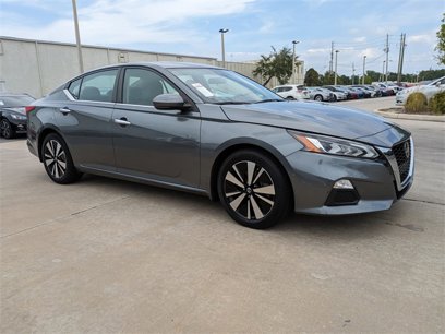 Used 2022 Nissan Altima 2.5 SV w/ SV Premium Package