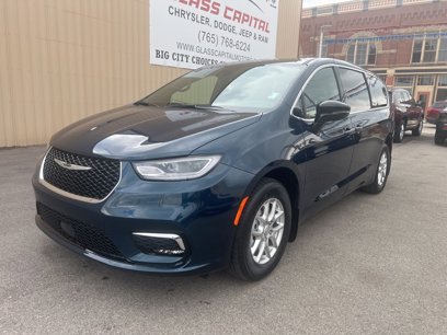New 2025 Chrysler Pacifica Select
